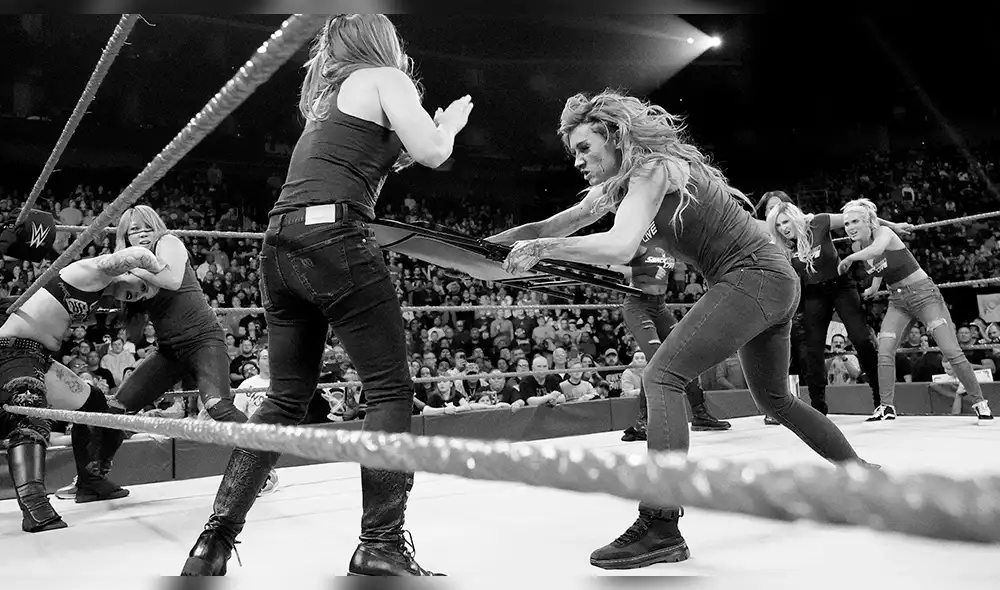 WWE Raw: Becky Lynch comandó ataque de la división femenina de SmackDown 
