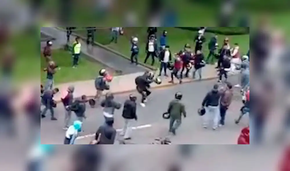 Refuerzan seguridad para impedir retorno de motociclistas que ofrecen servicio informal de taxi. Créditos: Captura.