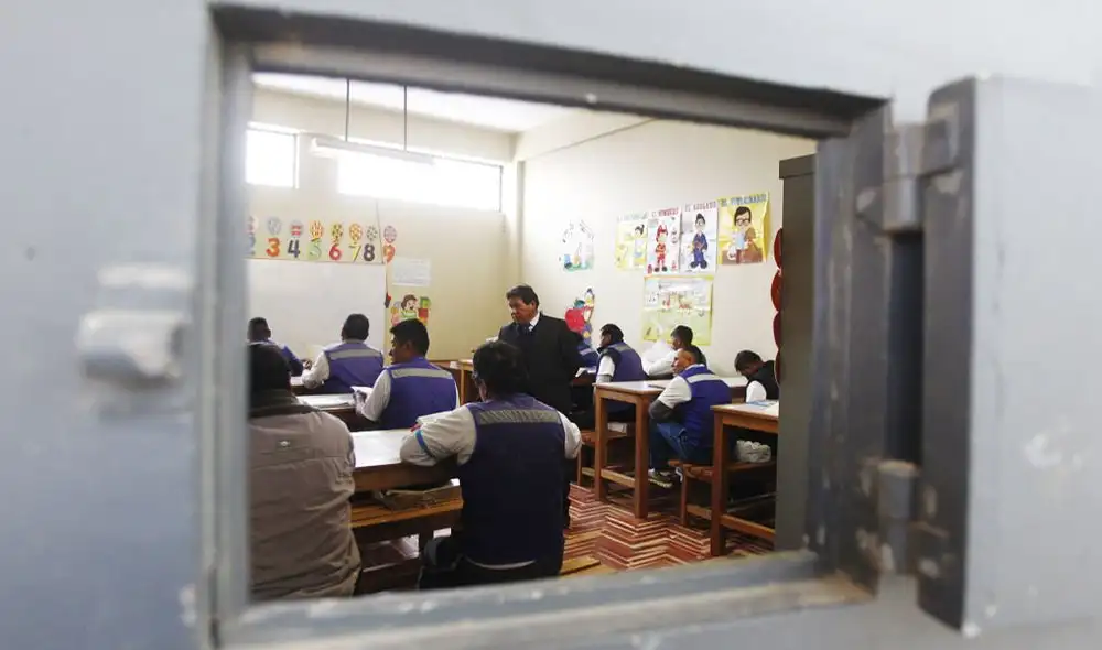 Internos culminan sus estudios primarios y secundarios en penal. Internos culminan sus estudios primarios y secundarios en penal.