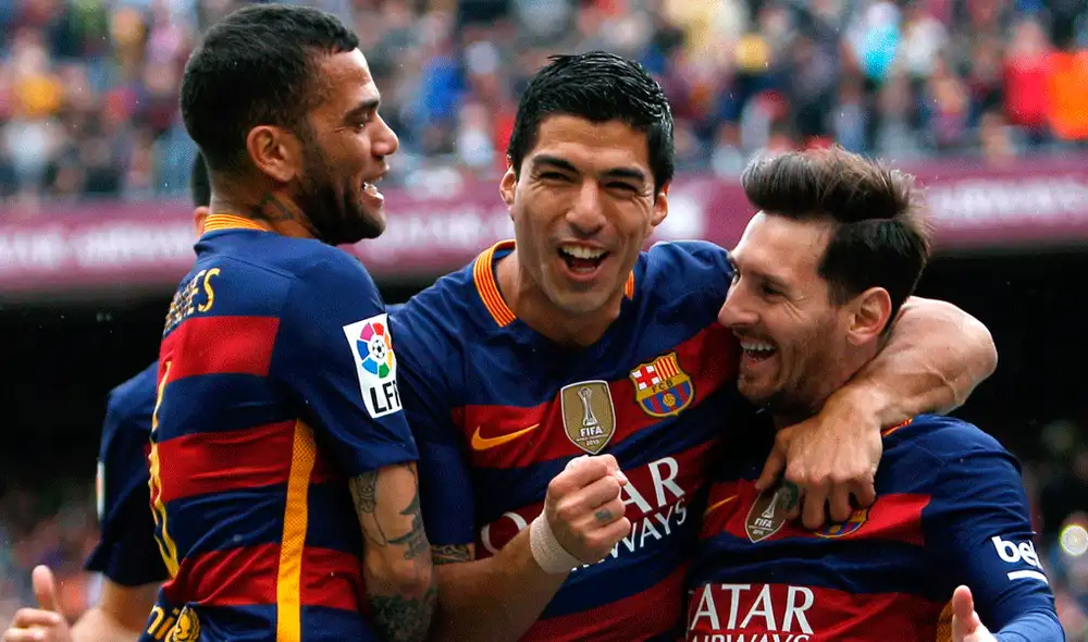 Dani Alves recibió los saludos de Luis Suárez y Lionel Messi durante su presentación en Sao Paulo. | Foto: EFE