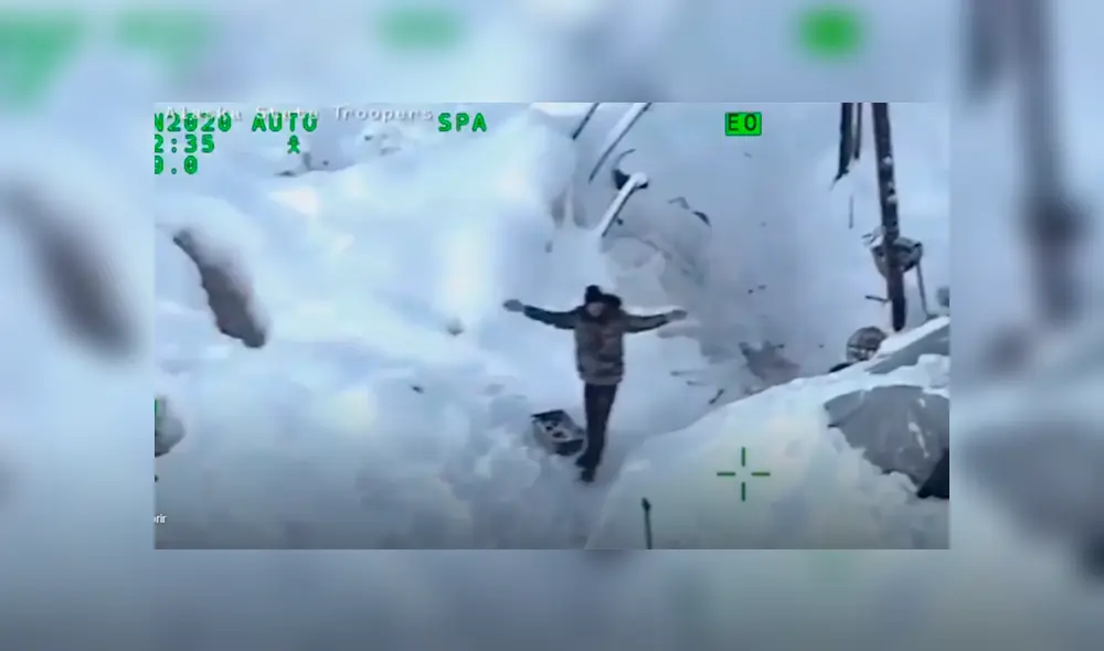 Al verse atrapado en temperaturas extremas, Tyson Steele, escribió “auxilio” en la nieve y esperó 20 días para que un milagro ocurra en medio del inclemente frío de Alaska. Al verse atrapado en temperaturas extremas, Tyson Steele, escribió “auxilio” en la nieve y esperó 20 días para que un milagro ocurra en medio del inclemente frío de Alaska.