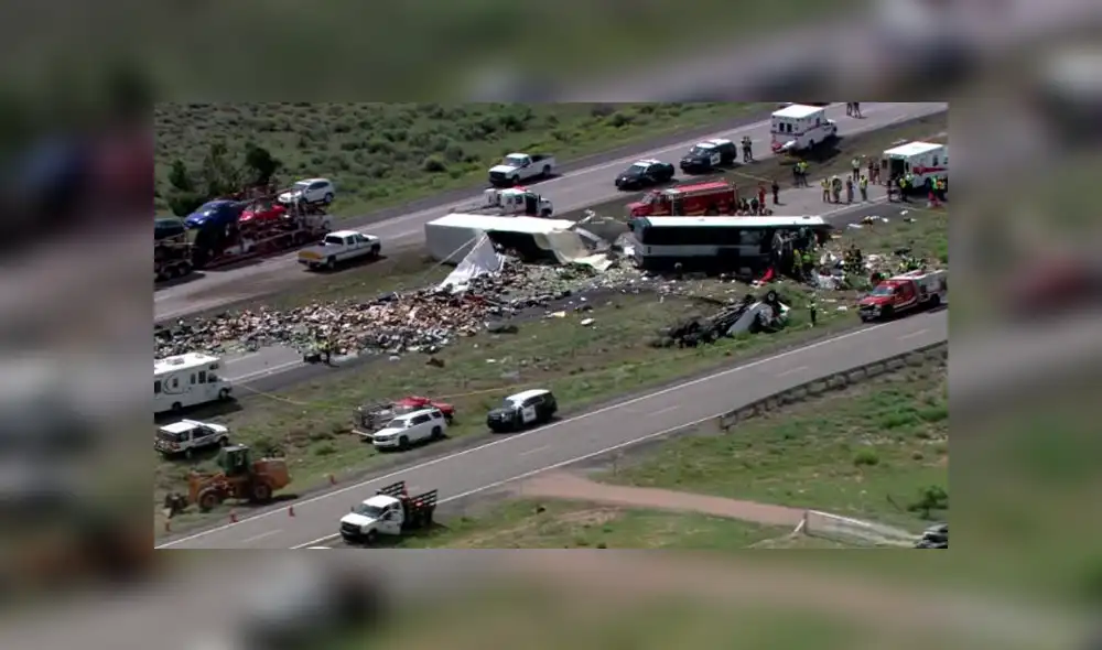 Choque de autobús con gigante camión en Nuevo México deja varios muertos [FOTOS]
