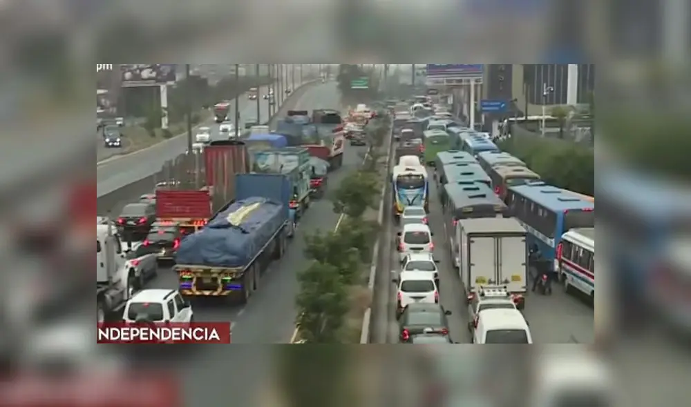 Aglomeración de vehículos. Créditos: Captura América.