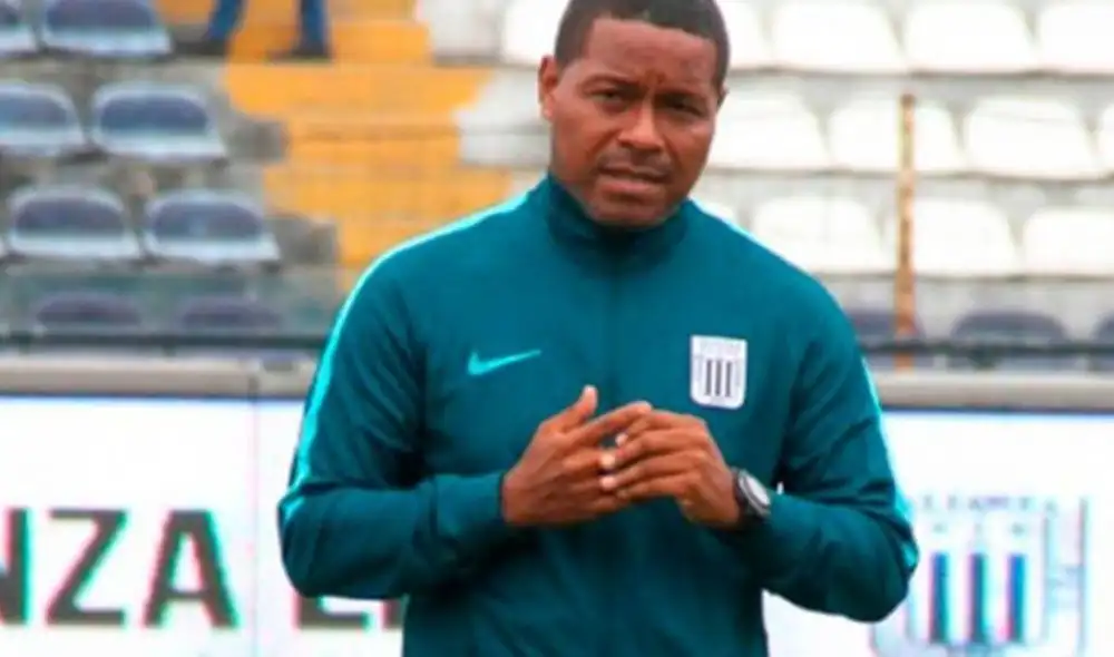 Juan Jayo trabajó como asistente técnico de Bengoechea en el 2017. Foto: Prensa Alianza Lima