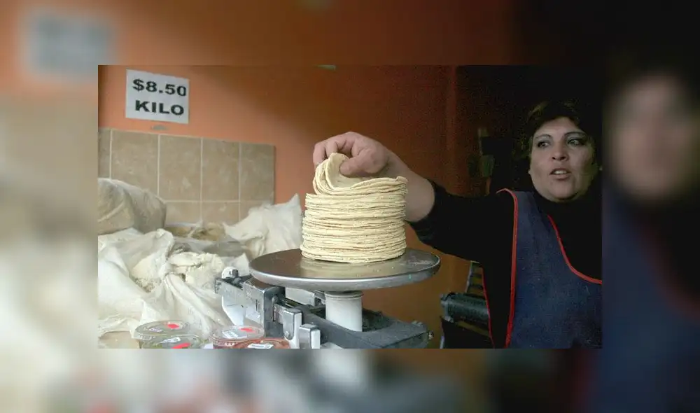 Sin embargo, en México se usa mucho la palabra "tortillera" para referirse a una persona que vende tortillas.