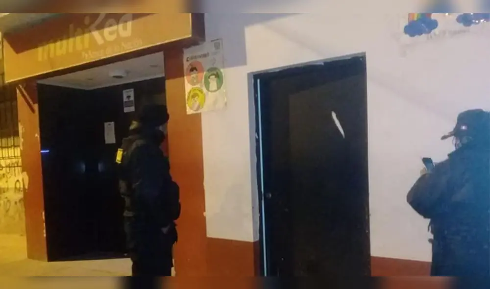 Dejaron abierta puerta por donde se ingresa para abastecer de dinero a cajero automático, en Huancané. Dejaron abierta puerta por donde se ingresa para abastecer de dinero a cajero automático, en Huancané.