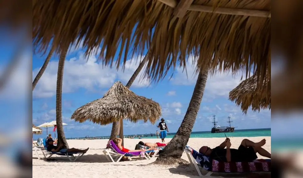 El plan presentado por el gobierno prevé un conjunto de medidas para garantizar la salud y seguridad de los turistas dominicanos y extranjeros. Foto: EFE El plan presentado por el gobierno prevé un conjunto de medidas para garantizar la salud y seguridad de los turistas dominicanos y extranjeros. Foto: EFE