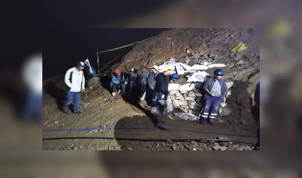 Aún hay otros dos mineros que se encuentran sepultados en el socavón. Aún hay otros dos mineros que se encuentran sepultados en el socavón.