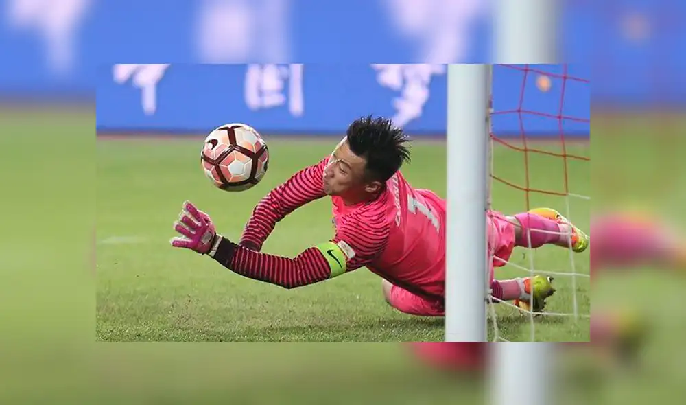 La Federación China (FCF) comunicó que excluyó al arquero Zhang Lu de la selección por conducir en estado de ebriedad.