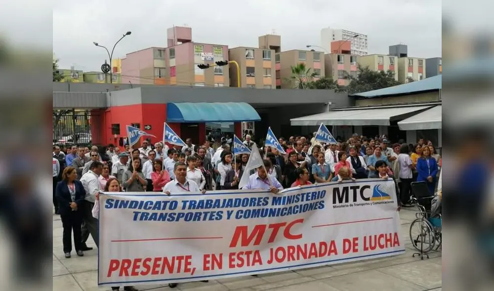 MTC: trabajadores protestan exigiendo renuncia de ministro Edmer Trujillo [VIDEO]