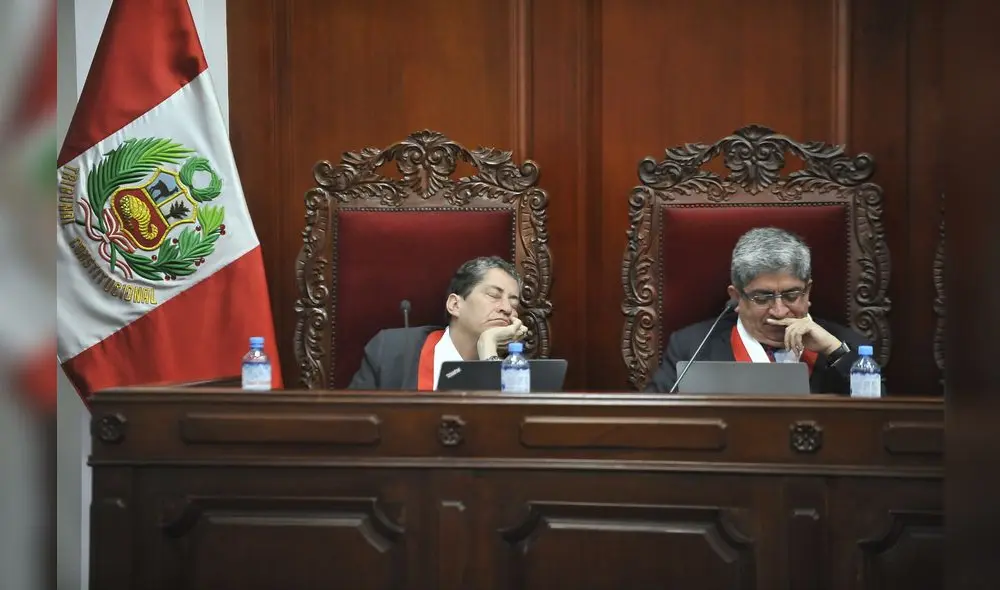 Magistrado del TC se habría quedado dormido durante audiencia de Keiko Fujimori Magistrado del TC se habría quedado dormido durante audiencia de Keiko Fujimori