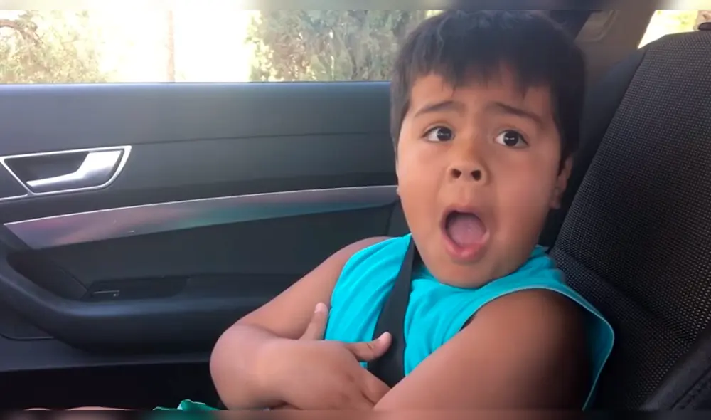 YouTube: Niño le tiene miedo a 'Siri' y su reacción hace reír a miles [VIDEO]