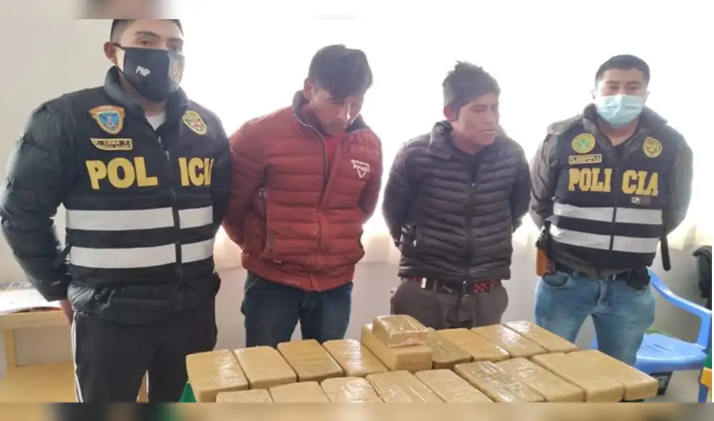 Los dos amigos, fueron detenidos cuando transportaban paquetes de cocaína a bordo de una motocicleta.