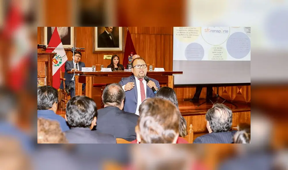 EXPOSICIÓN. El burgomaestre, sobre quien pesa un fallo condenatorio, dijo que ya tiene listo el perfil 1 del tranvía eléctrico. EXPOSICIÓN. El burgomaestre, sobre quien pesa un fallo condenatorio, dijo que ya tiene listo el perfil 1 del tranvía eléctrico.