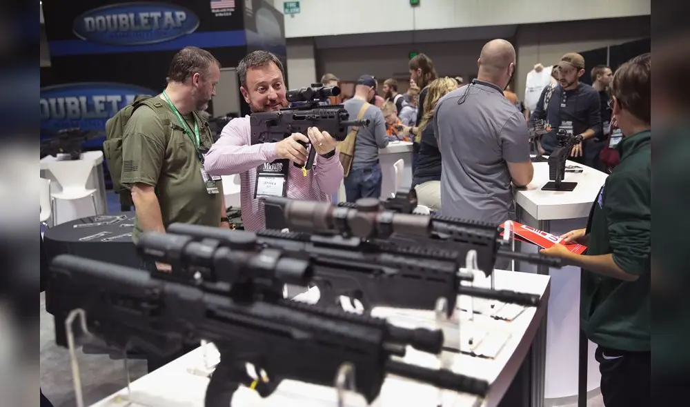 Lobby. Pese a la violencia de los últimos días, la Asociación del Rifle de Estados Unidos se opone a la reducción, en la venta de armas, para civiles.