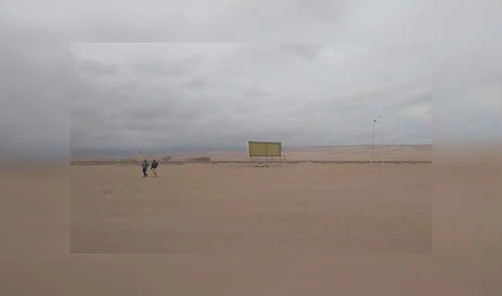 Varados y sin documentos entre Chile y Perú. Foto: La Nación Varados y sin documentos entre Chile y Perú. Foto: La Nación