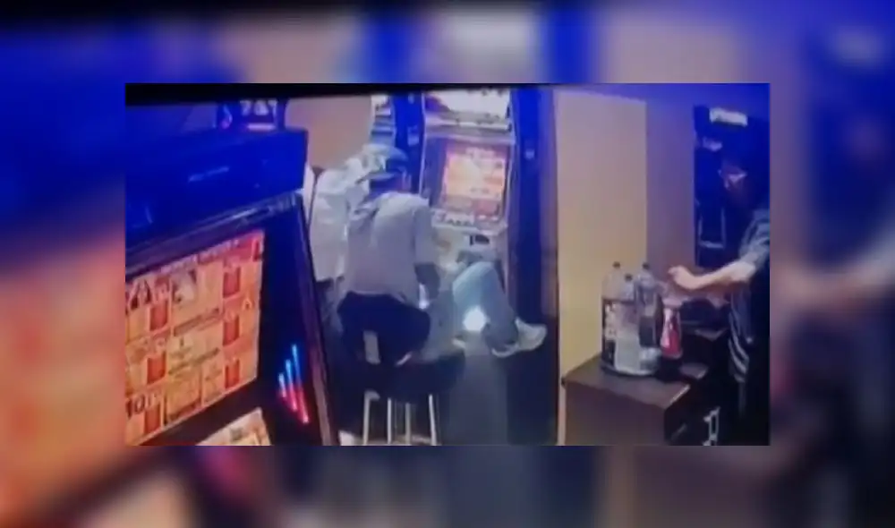 SMP: delincuente retiró placa metálica de máquina tragamonedas y robó S/15 mil [VIDEO]