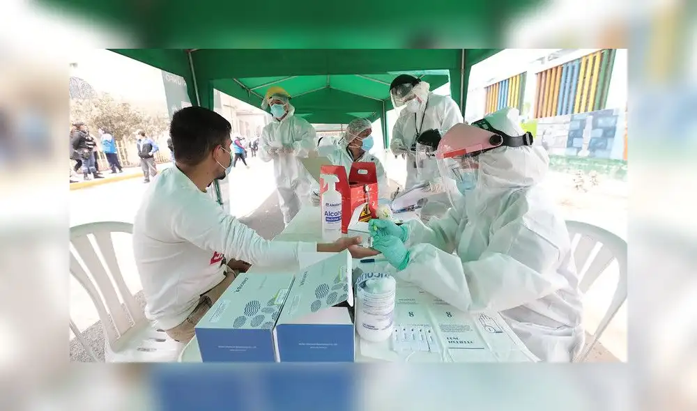 Personal de salud realizó pruebas rápidas en distrito que registró alta incidencia de casos del nuevo coronavirus. / Créditos: EsSalud Personal de salud realizó pruebas rápidas en distrito que registró alta incidencia de casos del nuevo coronavirus. / Créditos: EsSalud