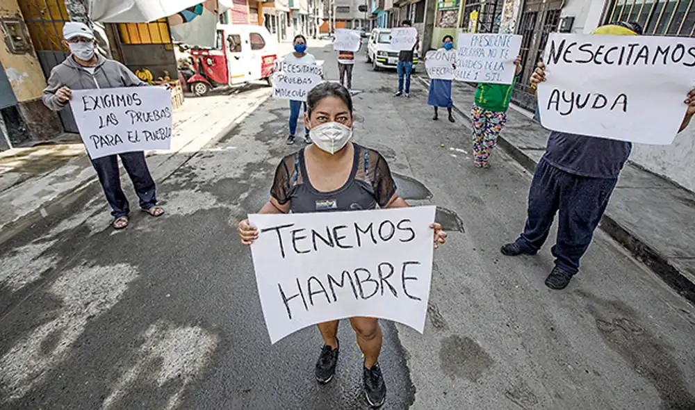 Reclamo.La señora Milagros Yarleque, al igual que sus vecinos, lucha cada día contra la pandemia y sus síntomas. Piden que una brigada de médicos los haga pasar por las pruebas moleculares. Desde que pasaron por las pruebas rápidas, en abril, no han podido trabajar y su economía ya no da para más.