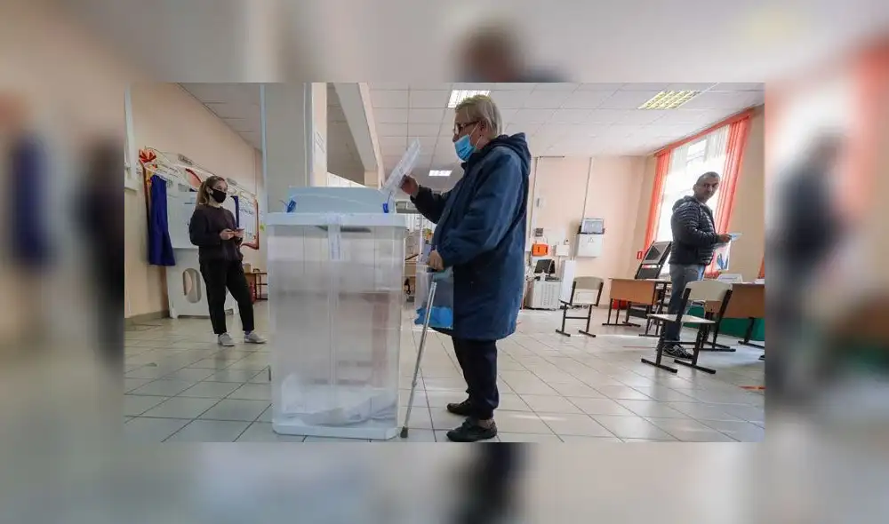 Se realizan las elecciones con los protocolos sanitarios. Foto: EFE Se realizan las elecciones con los protocolos sanitarios. Foto: EFE