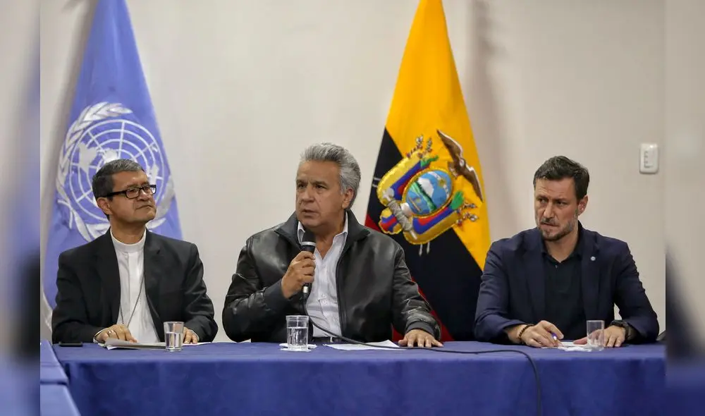 Mesa de diálogo entre indígenas y el presidente de Ecuador, Lenín Moreno. Foto: AFP. Mesa de diálogo entre indígenas y el presidente de Ecuador, Lenín Moreno. Foto: AFP.