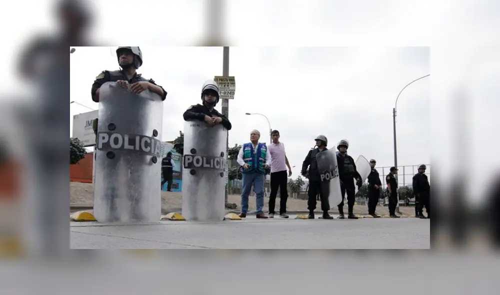 Paro de colectiveros: Policía restableció el orden en Plaza San Martín [VIDEO]