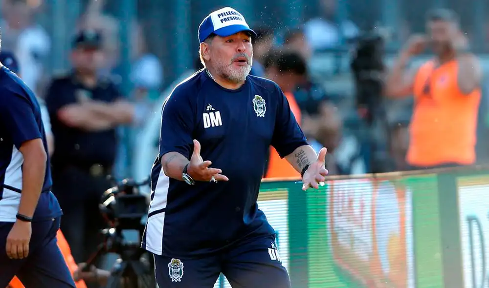 Diego Armando Maradona, técnico de Gimnasia y Esgrima de la Plata, hizo un repaso sobre su vida en divertida entrevista a TyC Sports y reveló el día que se lo llevaron los ovnis. Diego Armando Maradona, técnico de Gimnasia y Esgrima de la Plata, hizo un repaso sobre su vida en divertida entrevista a TyC Sports y reveló el día que se lo llevaron los ovnis.