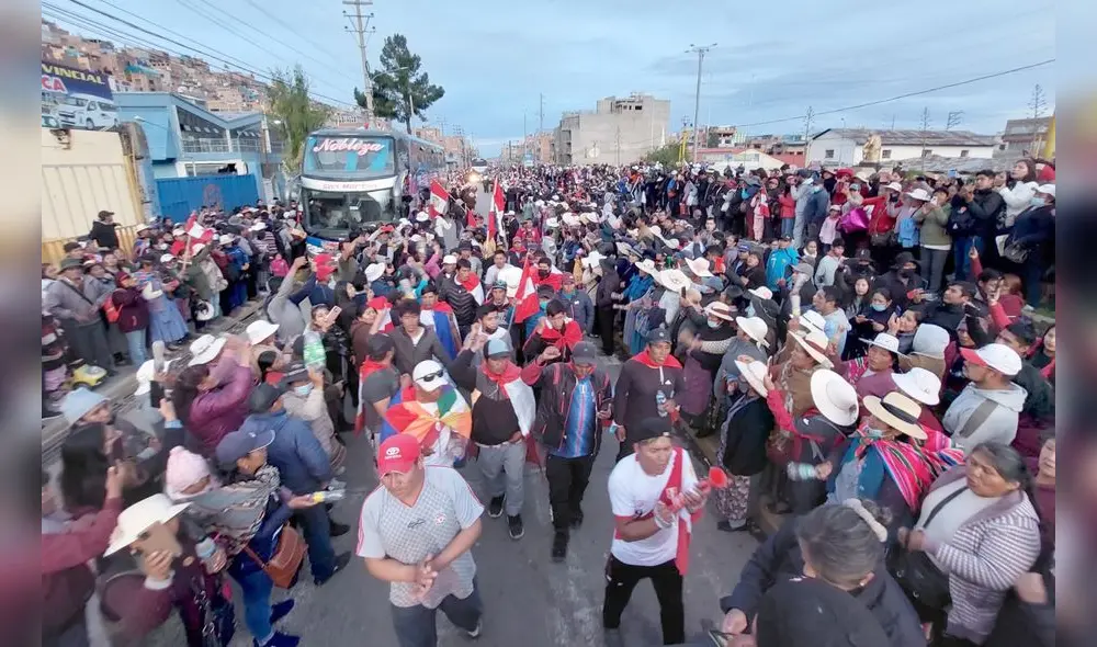 Cientos viajaron rumbo a Lima. Foto: Liubomir Fernández/URPI LR