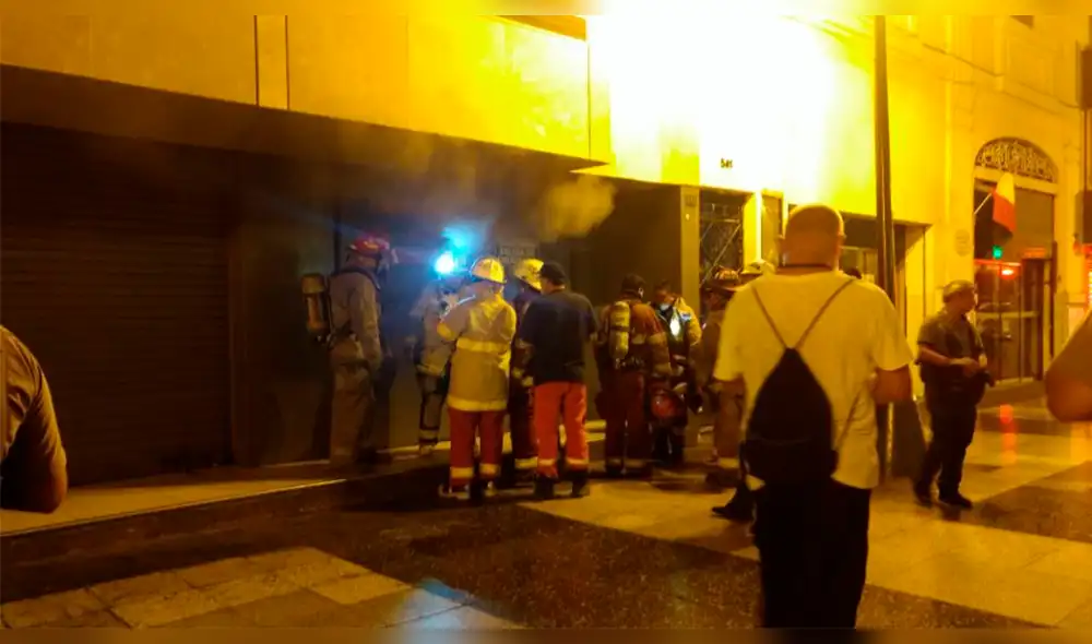 Cercado de Lima: incendio en sótano de tienda por departamento fue controlado