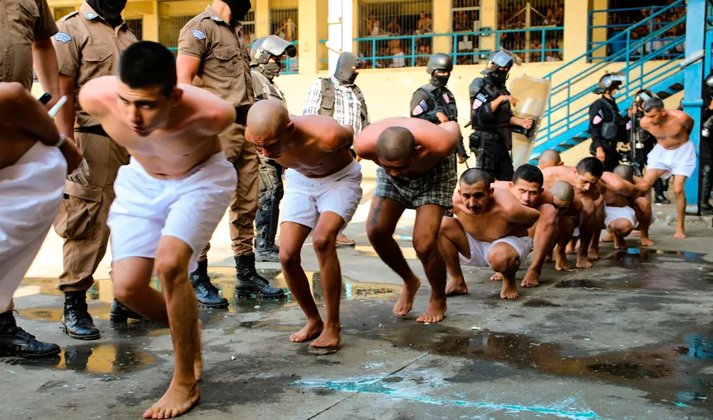 Ni el Gobierno de El Salvador ni las autoridades de Seguridad han detallado cuántos de los arrestados son pandilleros y cuántas sus colaboradores. Foto: EFE