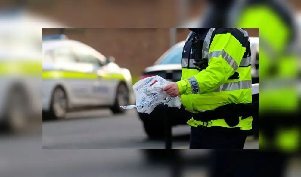 Tras la muerte de los niños, los vecinos comenzaron a llevar flores y juguetes a la casa de donde ocurrieron los hechos. Foto: Nick Bradshaw.