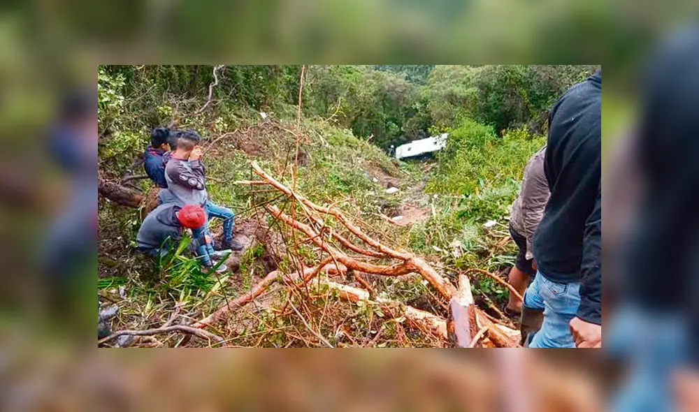 Al menos 10 muertos y 23 heridos al volcar un bus en la vía Huánuco-Tingo María 