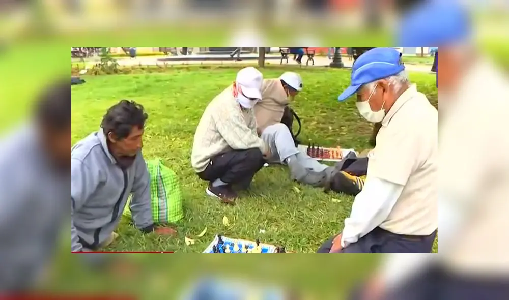 Hombre ignoraron la orden de inmovilización y las medidas sanitarias para prevenir el contagio por el nuevo coronavirus. (Foto: Captura de video / Latina Noticias)