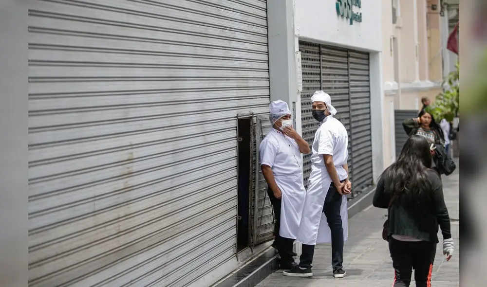 cerrados. Muchos negocios tuvieron que cerrar por caos. cerrados. Muchos negocios tuvieron que cerrar por caos.