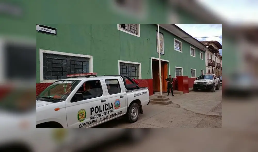 Policías de la comisaría de Urubamba socorrieron a la mujer.