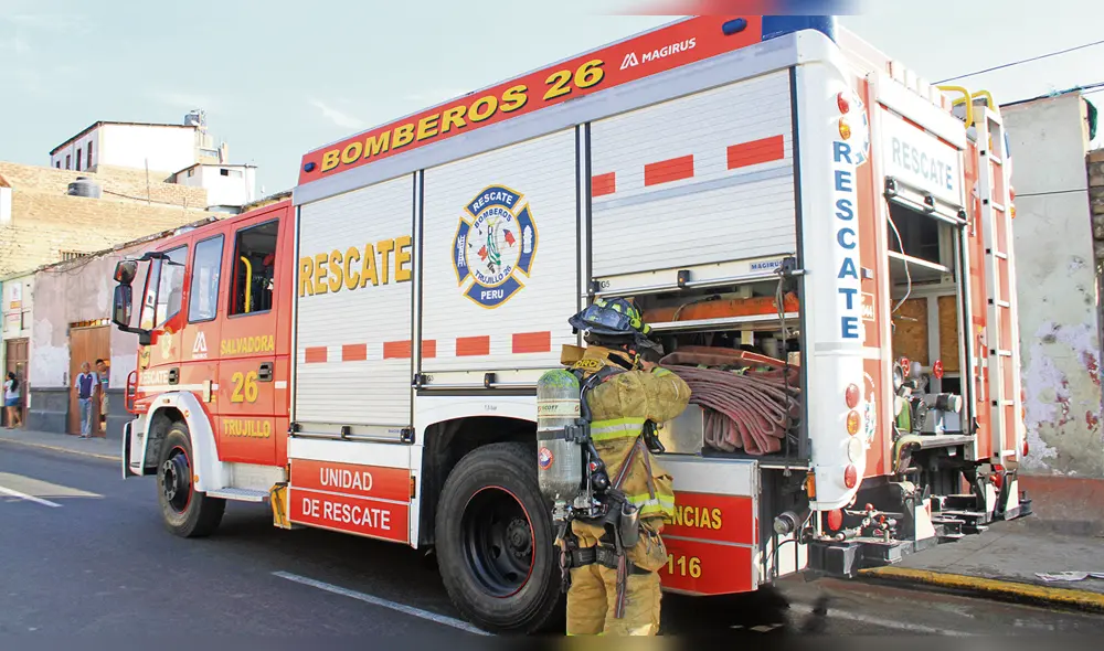 Hombres de rojo. Tienen muchas limitaciones para trabajar. Hombres de rojo. Tienen muchas limitaciones para trabajar.