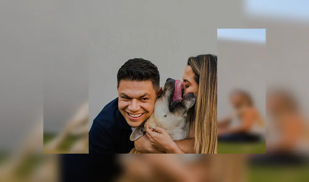 En Facebook, un travieso perro arruinó la sesión de fotos de sus dueños al colocarse delante de la cámara.
