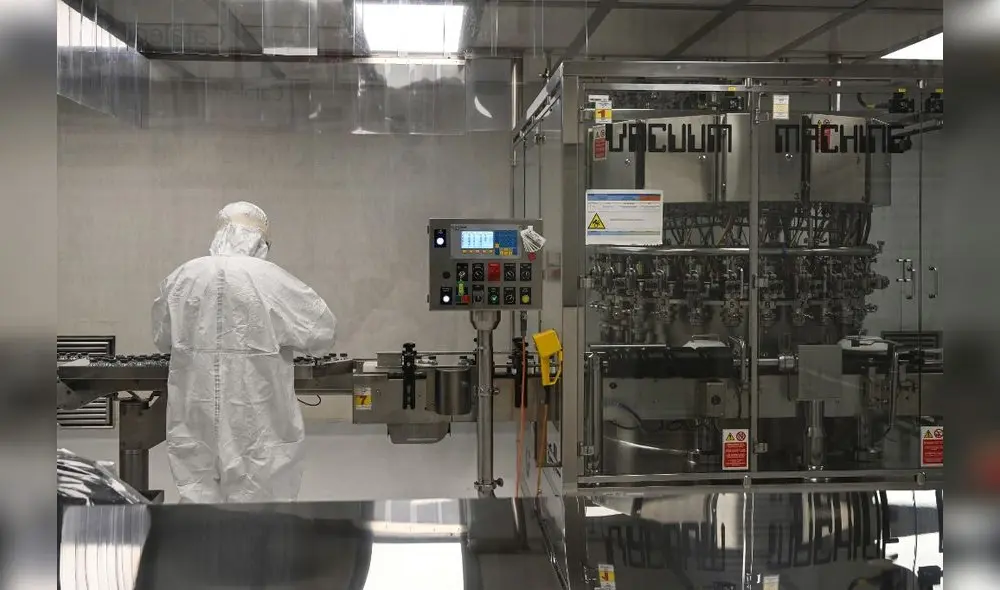 La vacuna desarrollada por AstraZeneca y la universidad británica de Oxford es uno de los proyectos occidentales más avanzados. Foto: AFP La vacuna desarrollada por AstraZeneca y la universidad británica de Oxford es uno de los proyectos occidentales más avanzados. Foto: AFP