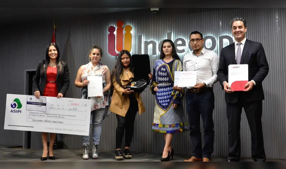 Arequipeña gana concurso nacional de diseño de modas. Arequipeña gana concurso nacional de diseño de modas.