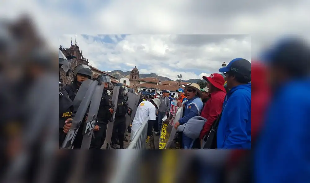 Docentes toman la Plaza Mayor del Cusco [VIDEO]