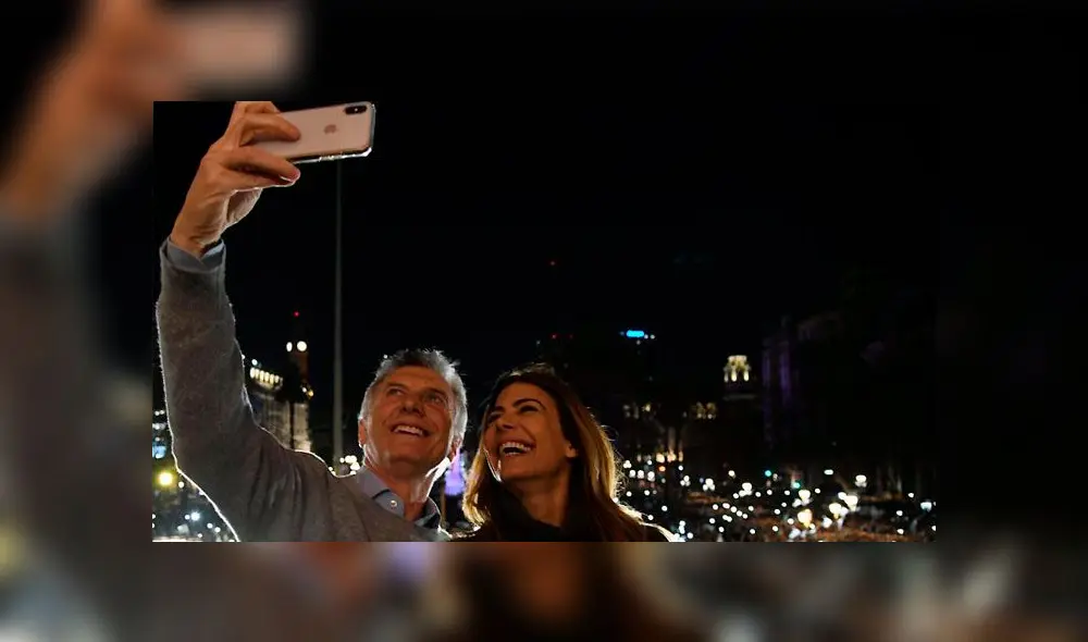 Mauricio Macri junto a su esposa, Juliana Awanda. Foto: AFP.