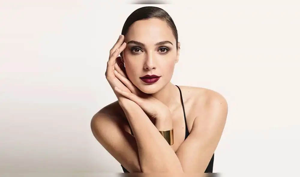 Gal Gadot luce su talento para el baloncesto en camisón y deja ver parte íntima