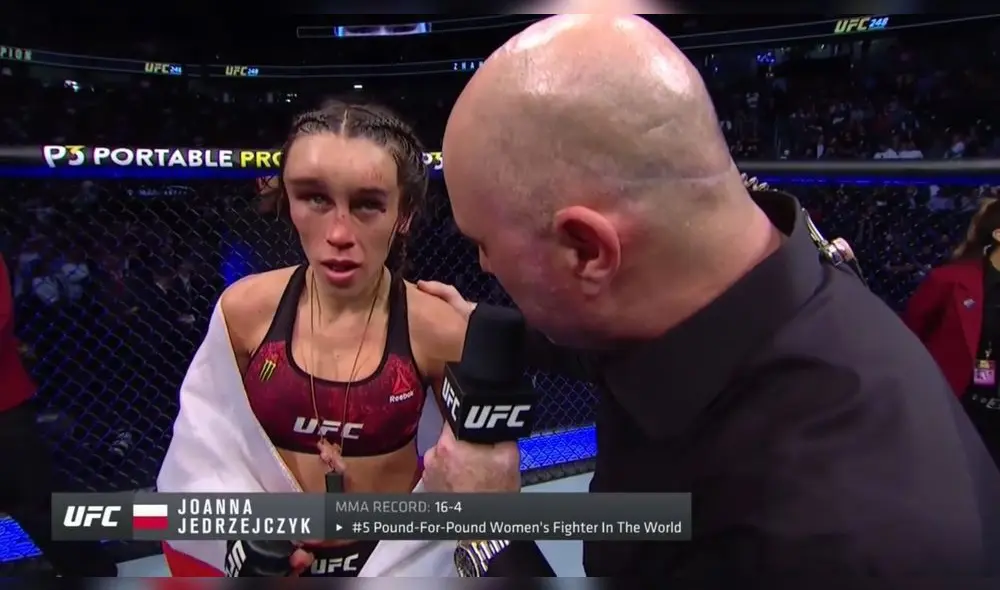 Joanna Jedrzejczyk en su entrevista post pelea. Joanna Jedrzejczyk en su entrevista post pelea.