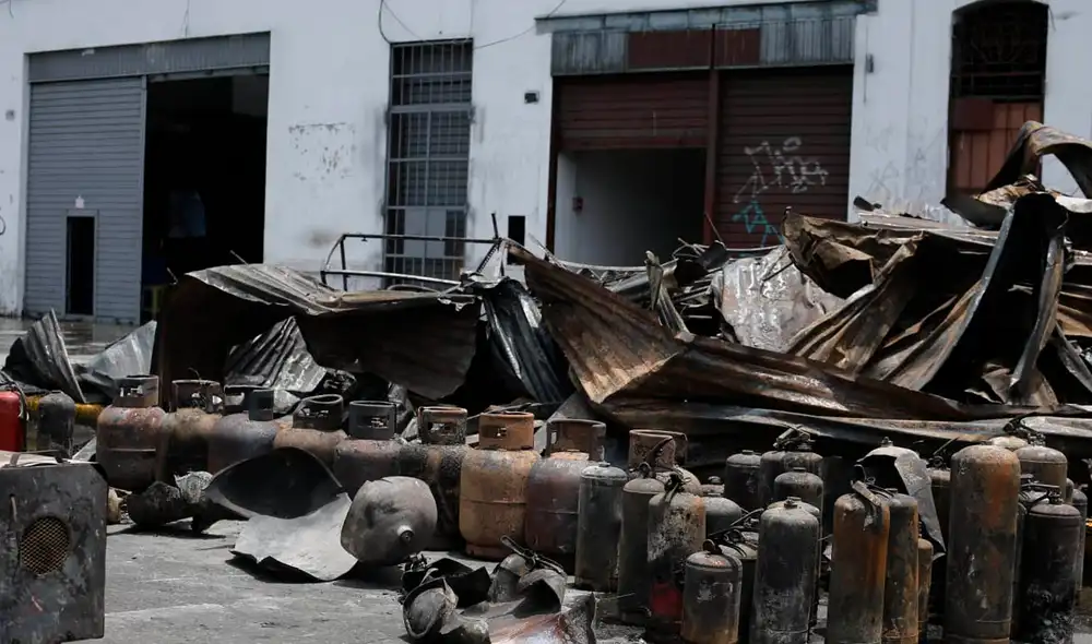 Siniestro fue reportado a las 8.30 de la mañana cuando se escuchó una fuerte explosión. Foto: John Reyes / La República