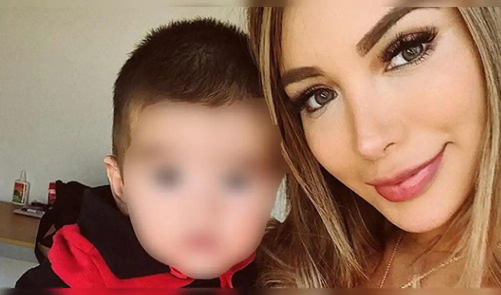 Paula Manzanal da de beber energizante a su bebé para promocionar marca