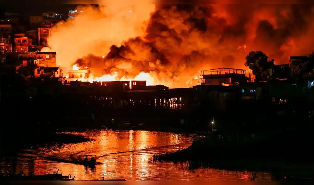 Impactantes imágenes del gigantesco incendio que arrasó con 600 casas en Brasil 