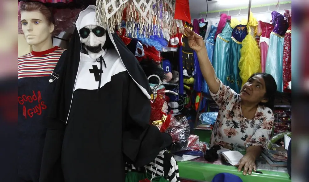 Por Halloween, tiendas de disfraces en el Mercado Central duplican sus ventas | Precios