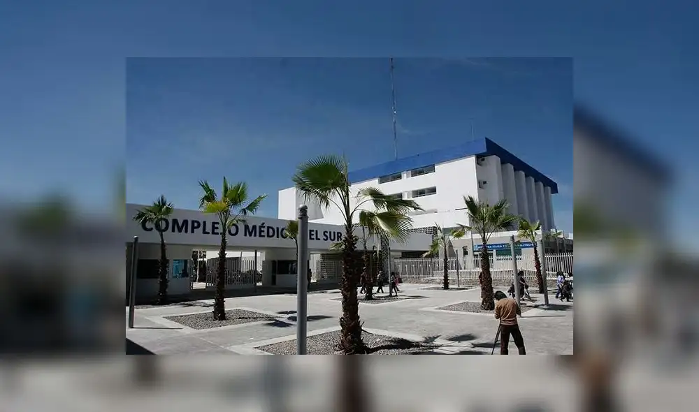 En toallas de papel, escriben las recetas médicas en Hospital de Puebla