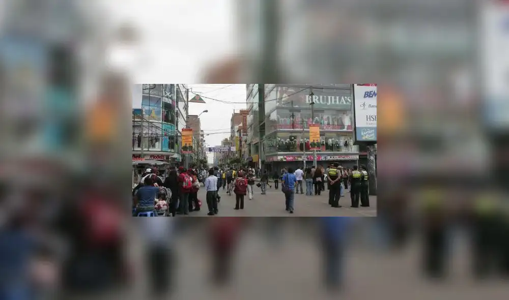 Banda roba más de 400 mil soles en galería comercial de La Victoria