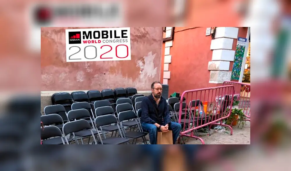 Desliza a la izquierda para ver los mejores memes del MWC 2020 en Facebook.